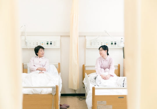 病室で過ごす患者の様子
